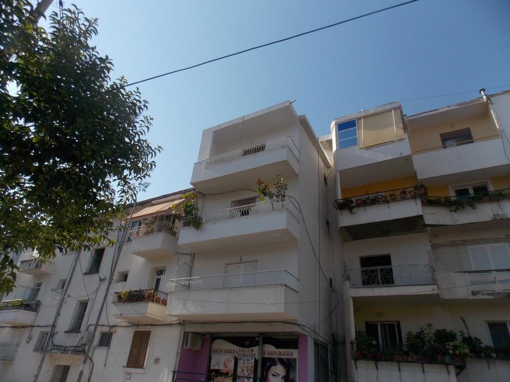 Linda Home Sarandë Eksteriør billede