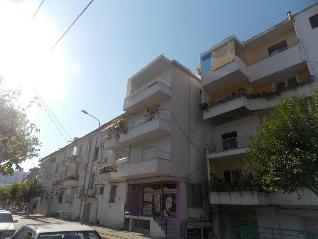 Linda Home Sarandë Eksteriør billede